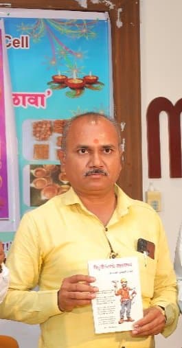 प्रकाशन सोहळ्यातील क्षण